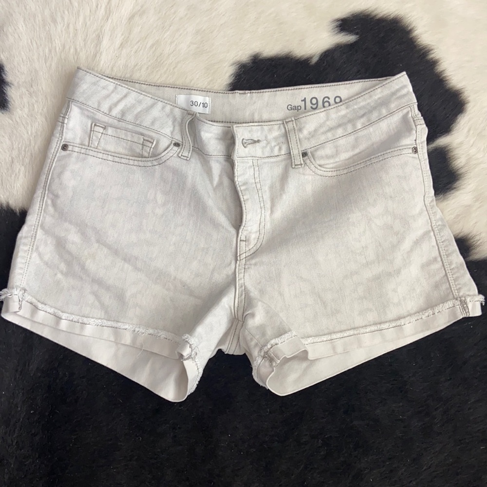 Gap shorts